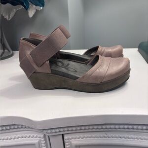 OTBT Dusty Mauve Ankle-Strap Wedge Sandals
